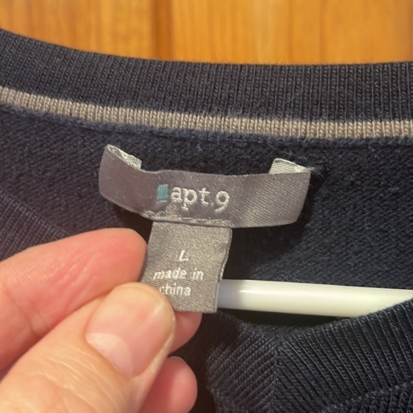 APT.9 men’s vneck navy blue sweater size large . - Picture 2 of 8